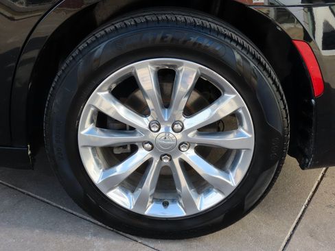 Used 2019 Chrysler 300 Touring L w/ Quick Order Package 22F image 38