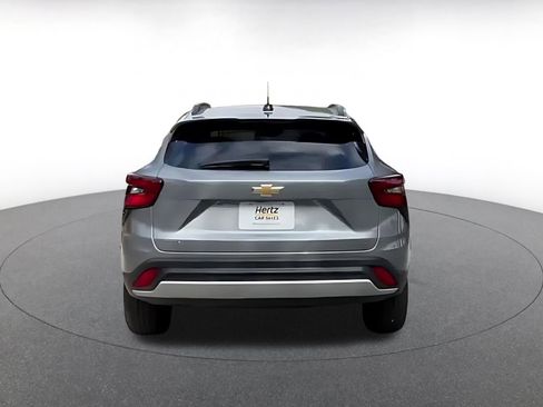 Used 2025 Chevrolet Trax LT FWD image 12