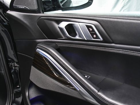 Used 2024 BMW X6 xDrive40i image 17