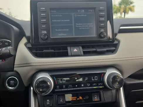 Used 2019 Toyota RAV4 XLE w/ Convenience Package FWD image 27