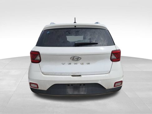 Used 2024 Hyundai Venue SEL FWD image 6