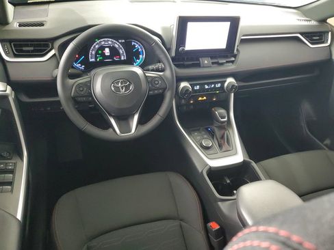 Used 2025 Toyota RAV4 SE image 15