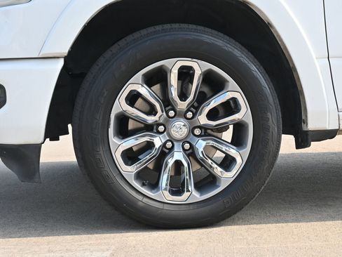 Used 2020 RAM 1500 Laramie w/ Sport Appearance Package AWD/4WD image 28