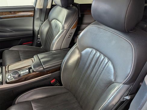 Used 2019 Genesis G90 5.0 Ultimate image 12