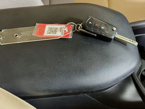 Used 2020 Toyota RAV4 LE FWD image 32