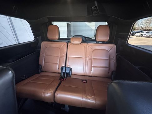 Used 2020 Lincoln Navigator Reserve w/ Luxury Package image 17