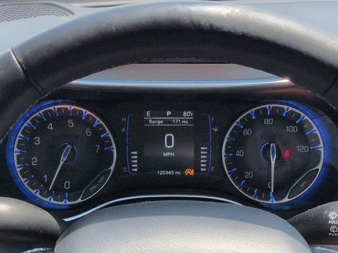 Used 2019 Chrysler Pacifica Touring-L w/ Premium Audio Group FWD image 26