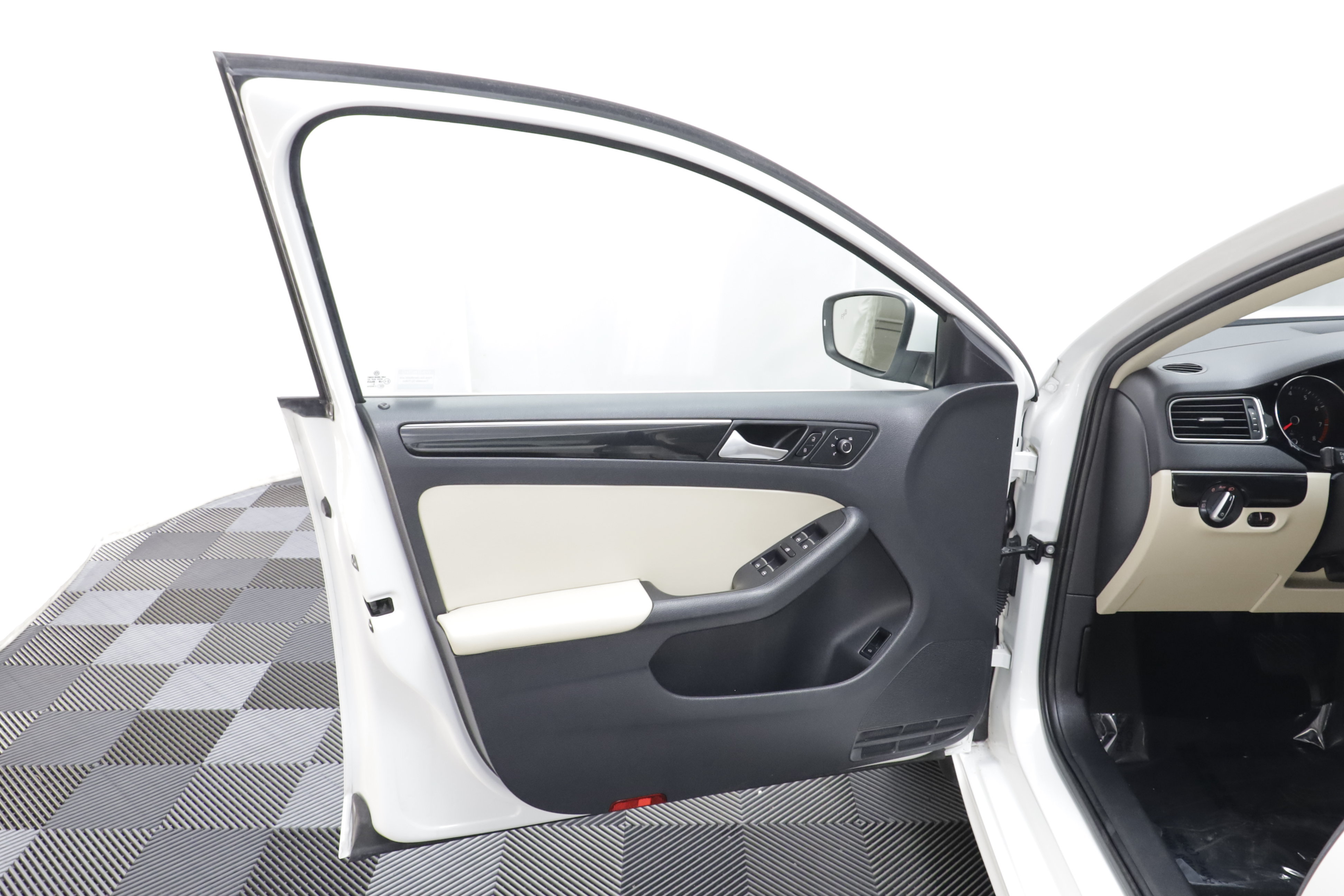 Used 2017 Volkswagen Jetta SEL FWD image 5