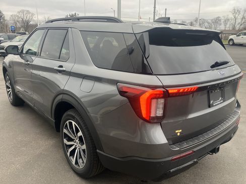 Used 2025 Ford Explorer ST-Line image 5
