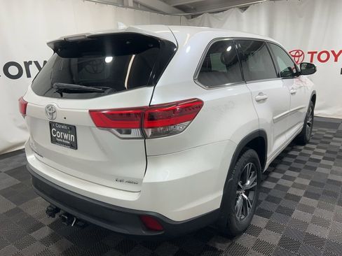 Used 2017 Toyota Highlander Plus image 8