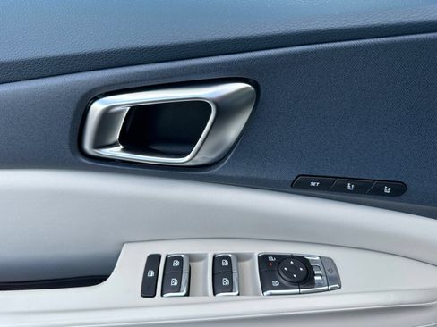 New 2026 Kia Carnival EX FWD image 11