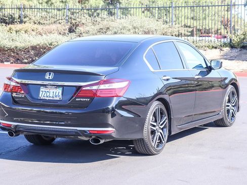 Used 2017 Honda Accord Sport image 7