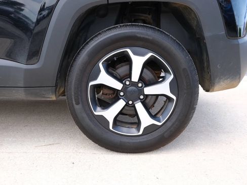 Used 2019 Jeep Renegade Trailhawk AWD/4WD image 12