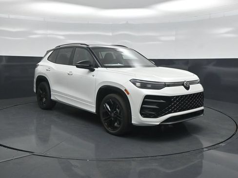 New 2026 Volkswagen Tiguan SE R-Line AWD/4WD image 1
