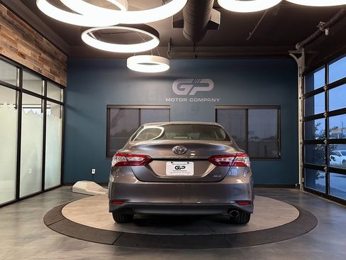 Used 2018 Toyota Camry XLE image 4