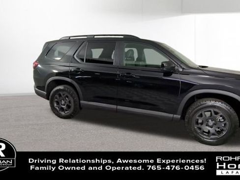 New 2025 Honda Pilot TrailSport image 2