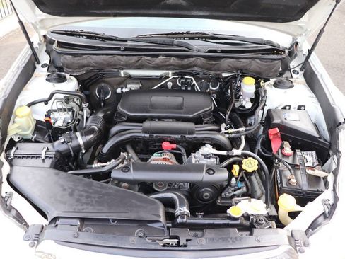 Used 2011 Subaru Outback 2.5i Premium AWD/4WD image 9