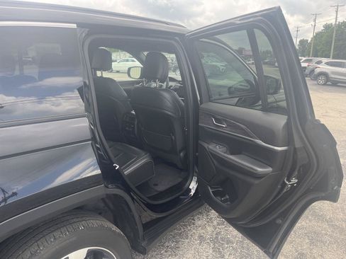 Used 2024 Jeep Grand Cherokee Limited AWD/4WD image 33