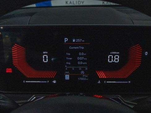 Used 2025 Kia Sorento LX image 14