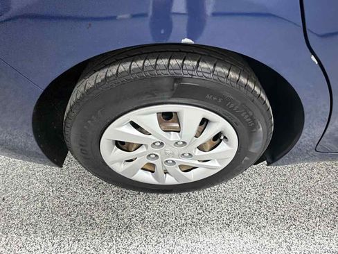 Used 2017 Hyundai Elantra SE image 37