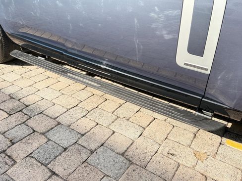 Used 2024 Land Rover Range Rover Long Wheelbase Autobiography image 11