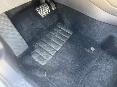 Certified 2024 Volkswagen Taos SE w/ Panoramic Sunroof Package image 15