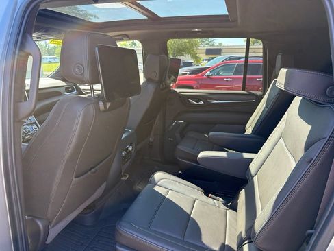 Used 2024 GMC Yukon XL Denali w/ Advanced Technology Package AWD/4WD image 19