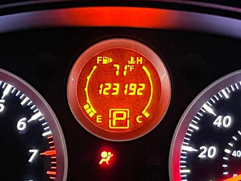 Used 2012 Nissan Sentra 2.0 SR FWD image 20