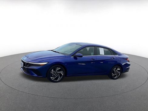 Used 2025 Hyundai Elantra SEL image 8