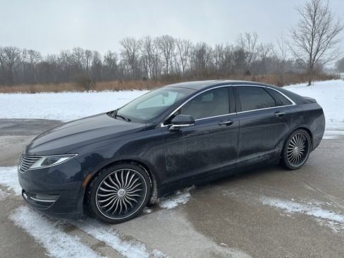 Used 2013 Lincoln MKZ image 3