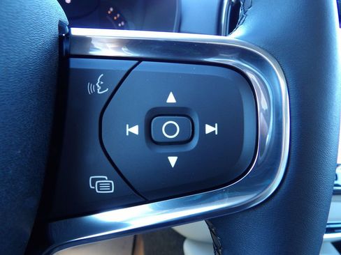 New 2026 Volvo XC40 B4 Plus w/ Protection Package FWD image 19