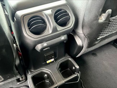 Used 2025 Jeep Wrangler Unlimited Rubicon w/ Convenience Group AWD/4WD image 11