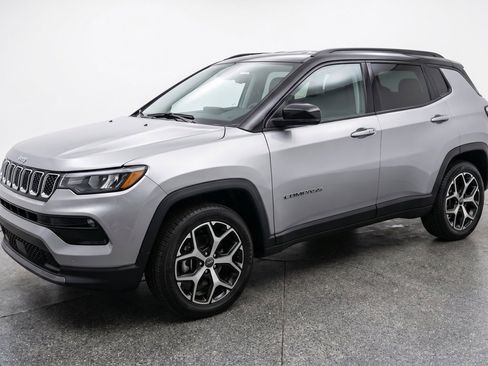 Used 2025 Jeep Compass Limited AWD/4WD image 3