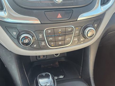 Used 2018 Chevrolet Equinox Premier FWD image 14