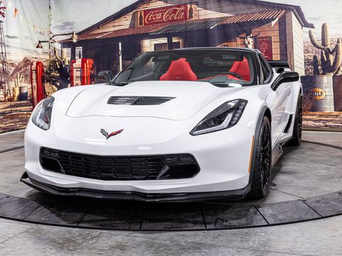 Used 2016 Chevrolet Corvette Z06 w/ 3LZ Preferred Equipment Group image 5