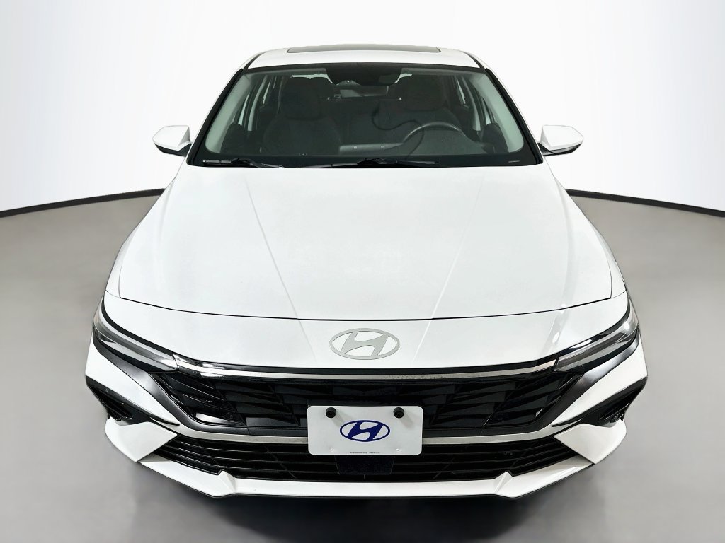 Used 2025 Hyundai Elantra SEL FWD image 2