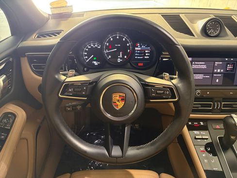 Used 2023 Porsche Macan AWD/4WD image 36