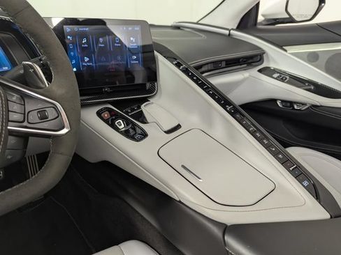Used 2024 Chevrolet Corvette Stingray Premium Conv w/ Z51 Performance Package RWD image 25
