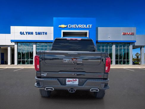 Used 2025 GMC Sierra 1500 AT4 w/ Technology Package AWD/4WD image 9