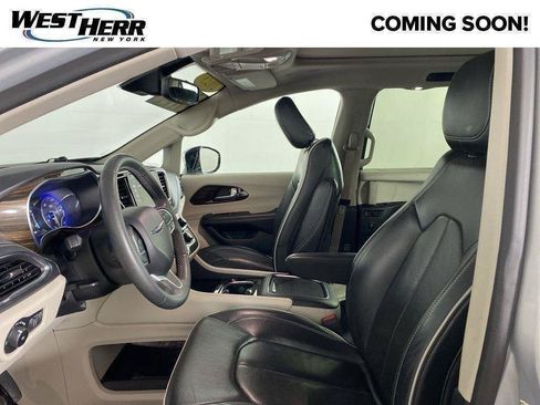 Used 2023 Chrysler Pacifica Limited FWD image 40
