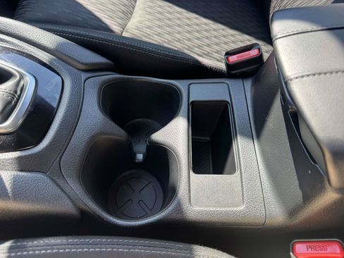 Used 2019 Nissan Rogue S AWD/4WD image 39