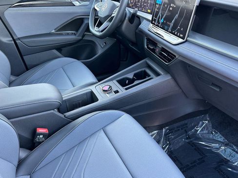 New 2026 Volkswagen Tiguan SE image 15