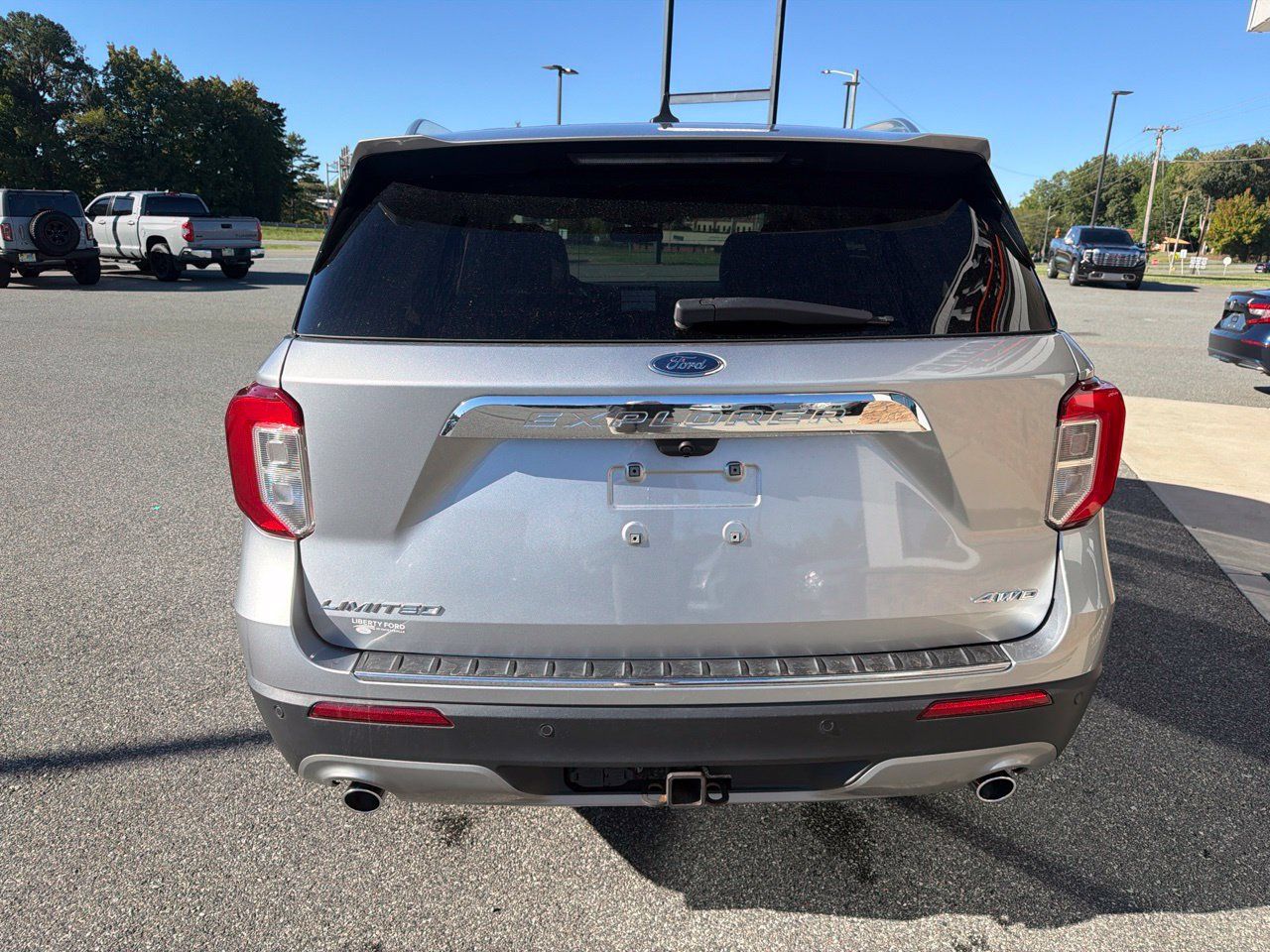Used 2022 Ford Explorer Limited w/ Equipment Group 301A AWD/4WD image 8