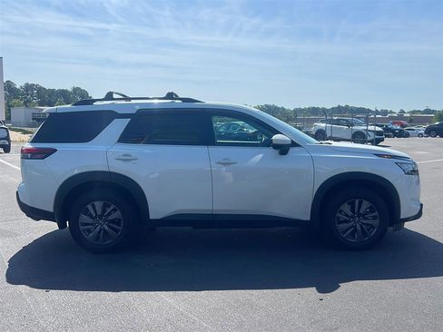 Used 2022 Nissan Pathfinder SV w/ SV Black Package image 8