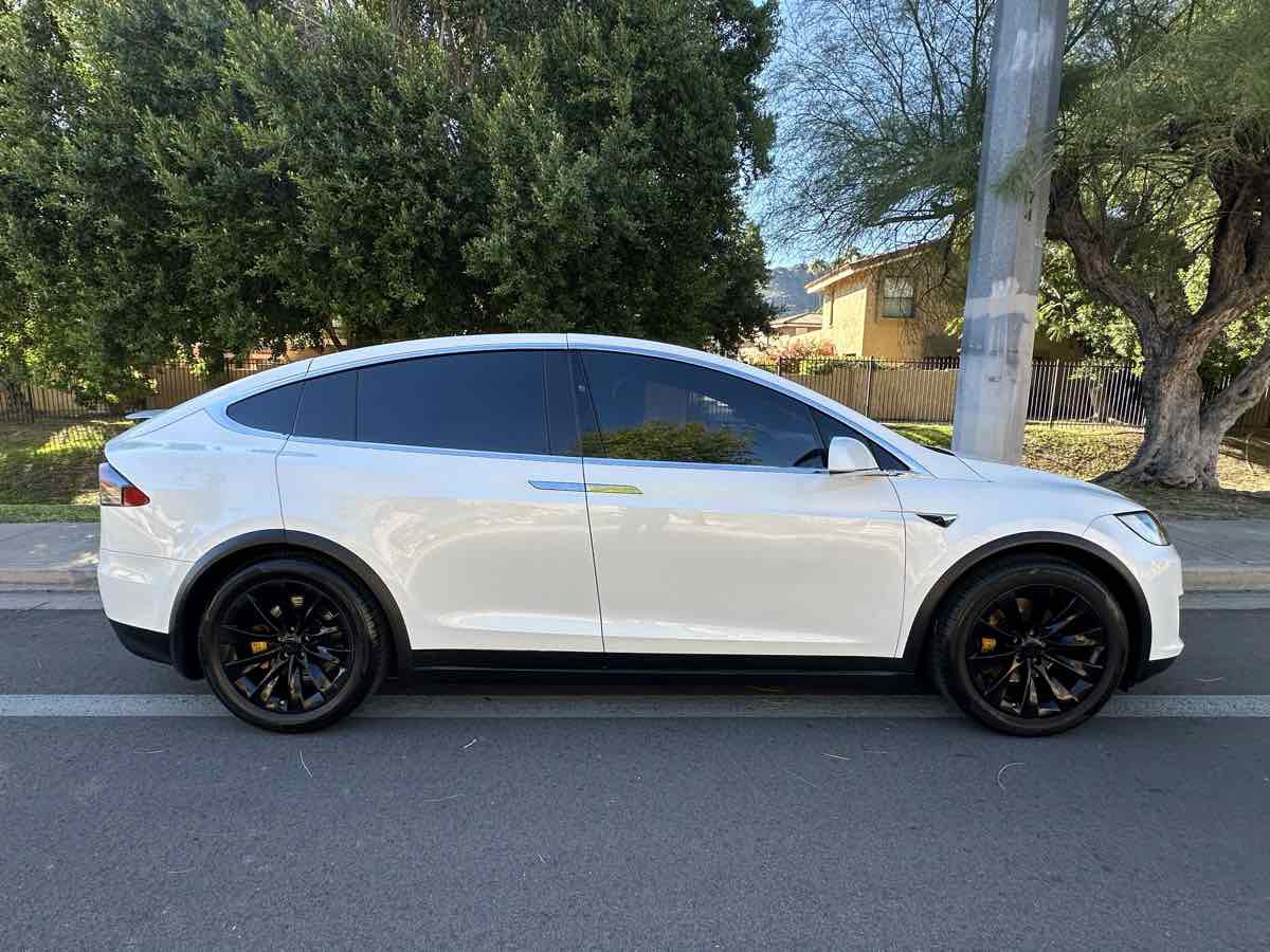 Used 2017 Tesla Model X 75D AWD/4WD image 9