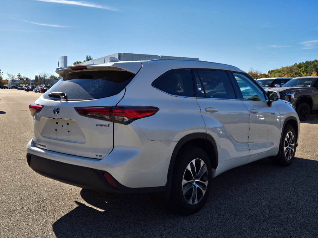 Used 2021 Toyota Highlander XLE AWD/4WD image 6