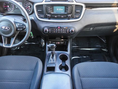 Used 2017 Kia Sorento LX image 13