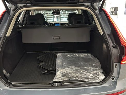 Certified 2023 Volvo XC60 B5 Plus w/ Climate Package image 29