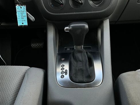 Used 2009 Volkswagen Rabbit S image 22