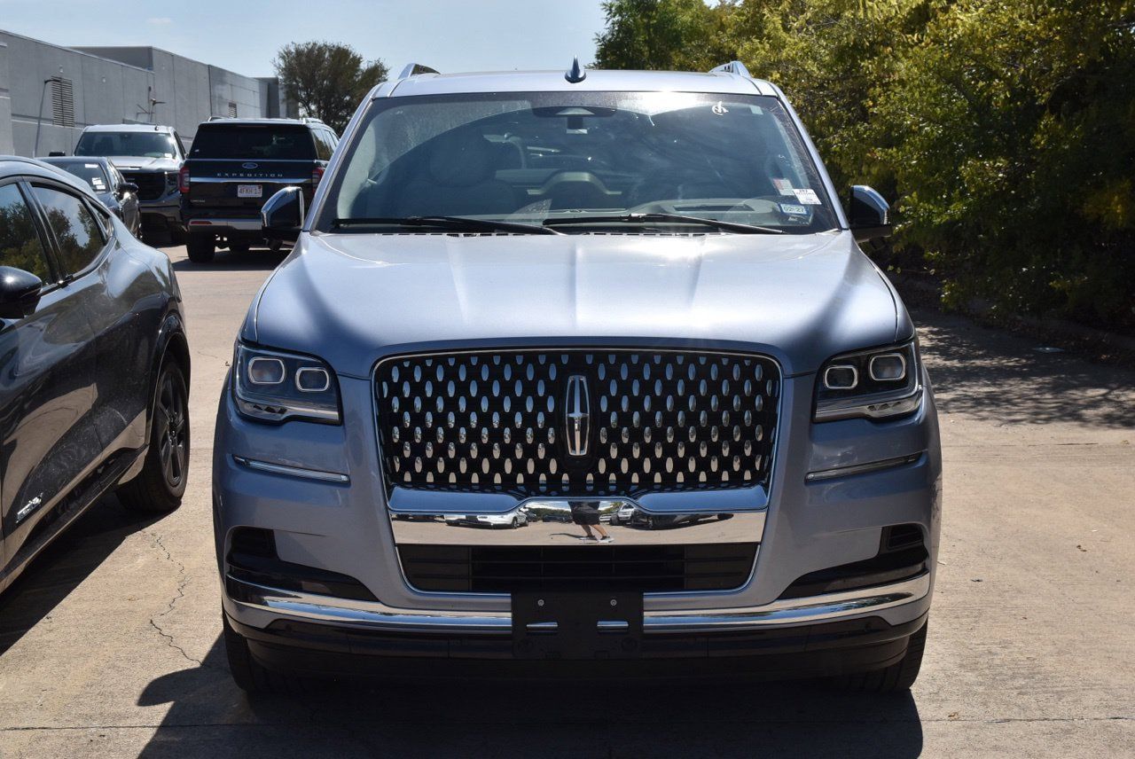 Used 2024 Lincoln Navigator Black Label AWD/4WD image 3
